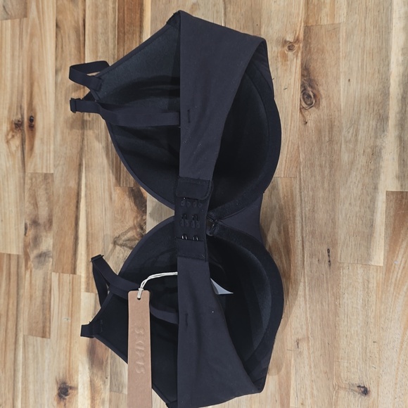 SKIMS Kim Kardashian Women's 34D Fits Everybody T-Shirt Bra New w/ Tags! - Picture 2 of 4